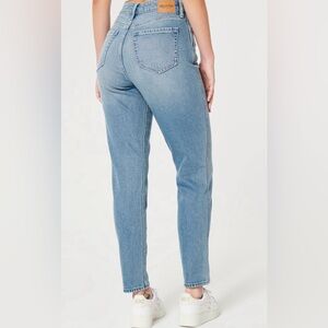 Hollister size 7 ultra high rise mom
Jean vintage stretch waist 28 length 27